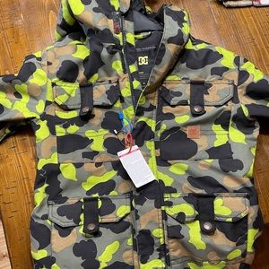 DC water proof ski/snowboard jacket (12)